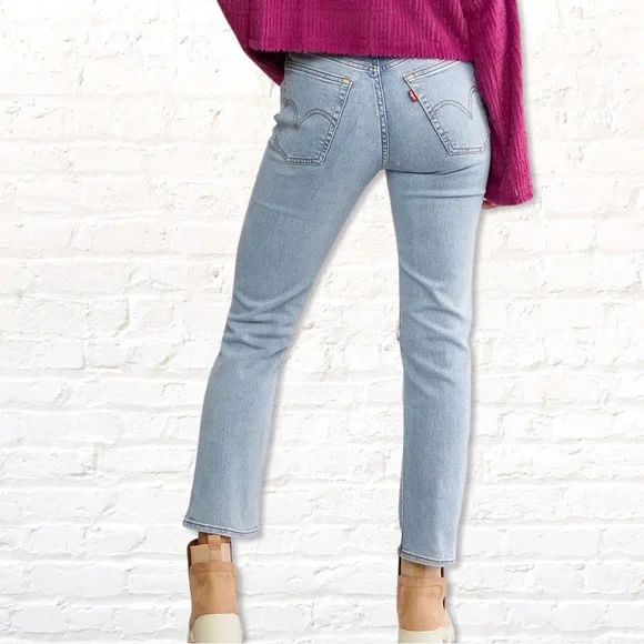 Levi’s Wedgie Straight Jeans Size 30 High Rise Button Fly Light Wash Denim - Picture 2 of 10